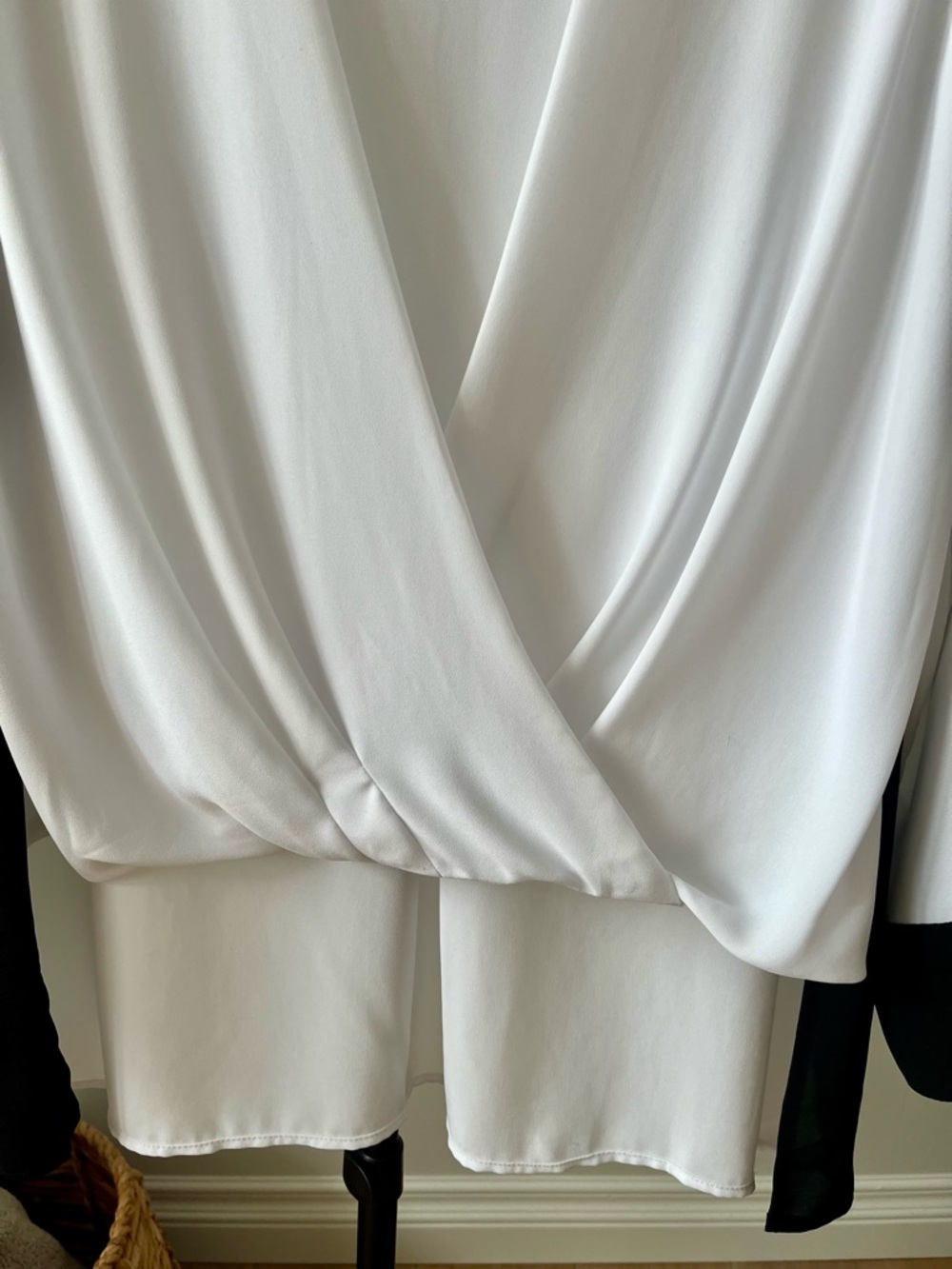 BCBGMaxAzria White Crepe Blouse With Black Accents US XL - Picture 4 of 13